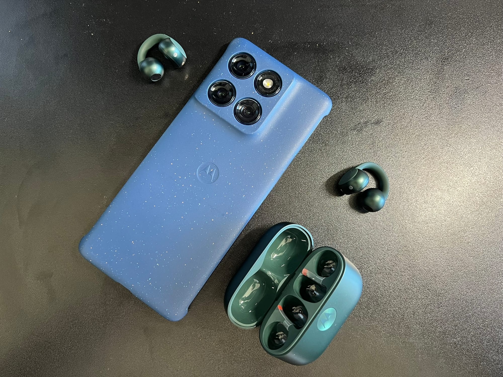 Review Moto Buds Loop: estranhamente bons!