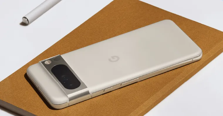 Pixel 8 Pro recebe "Zoom Enhance" com atualização do Google Fotos