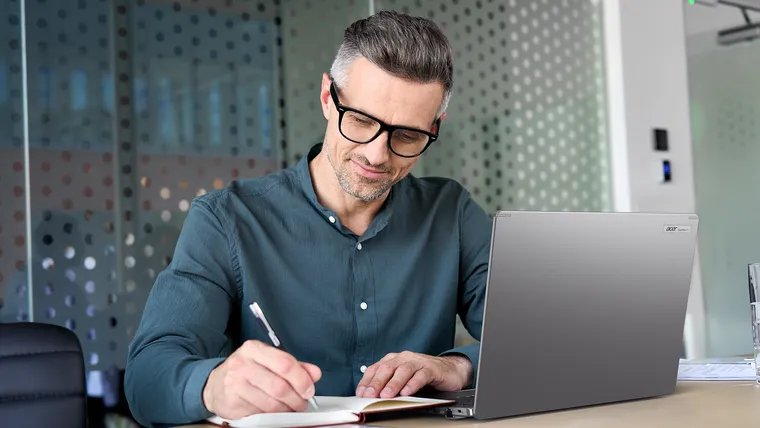 Acer apresenta novos portáteis TravelMate P4 e P2 Copilot+ PC com processadores Intel Core Ultra Series 3